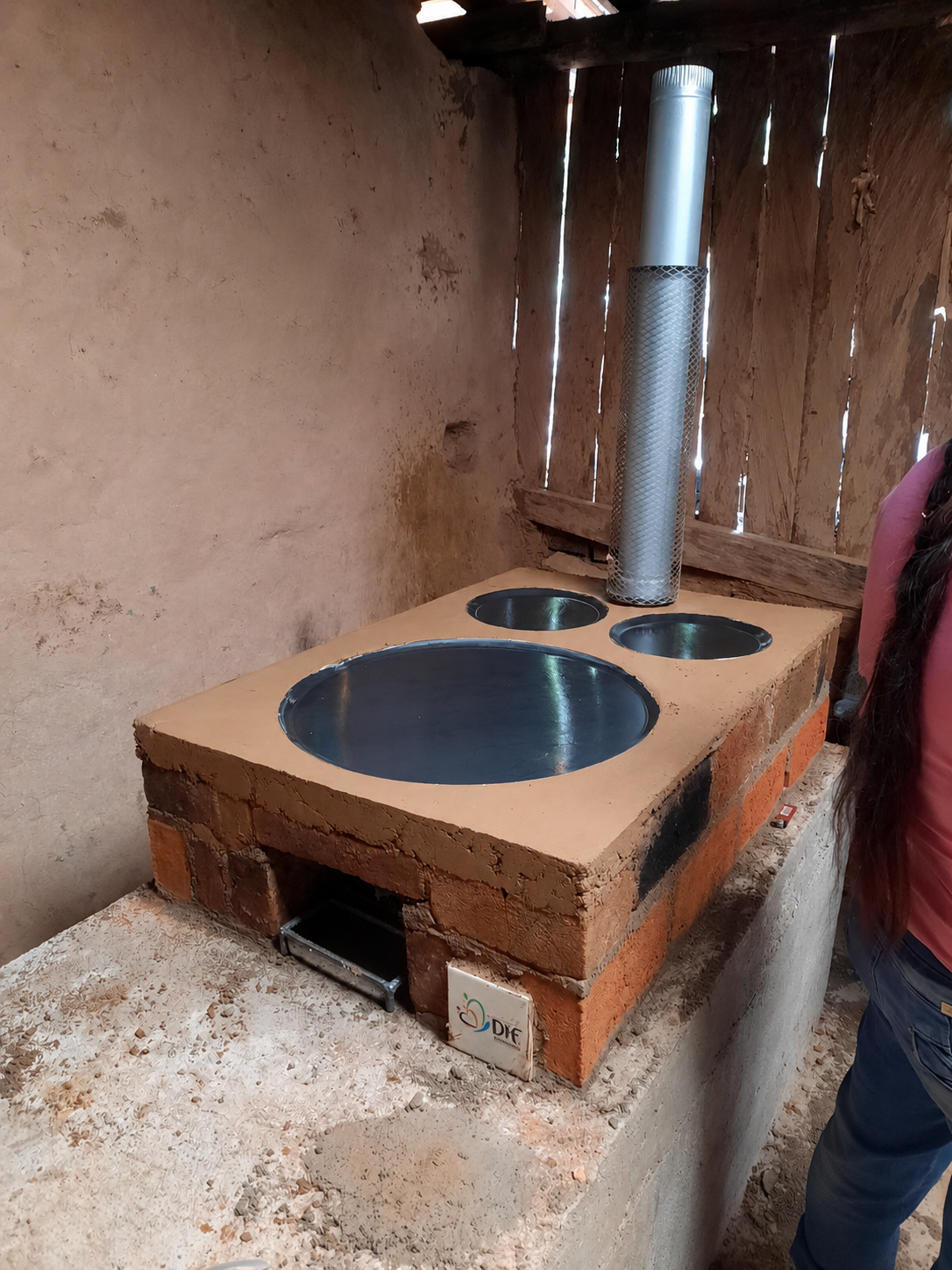 ENCENDIENDO BIENESTAR: JUNTOS CONSTRUIMOS HOGARES MÁS SEGUROS