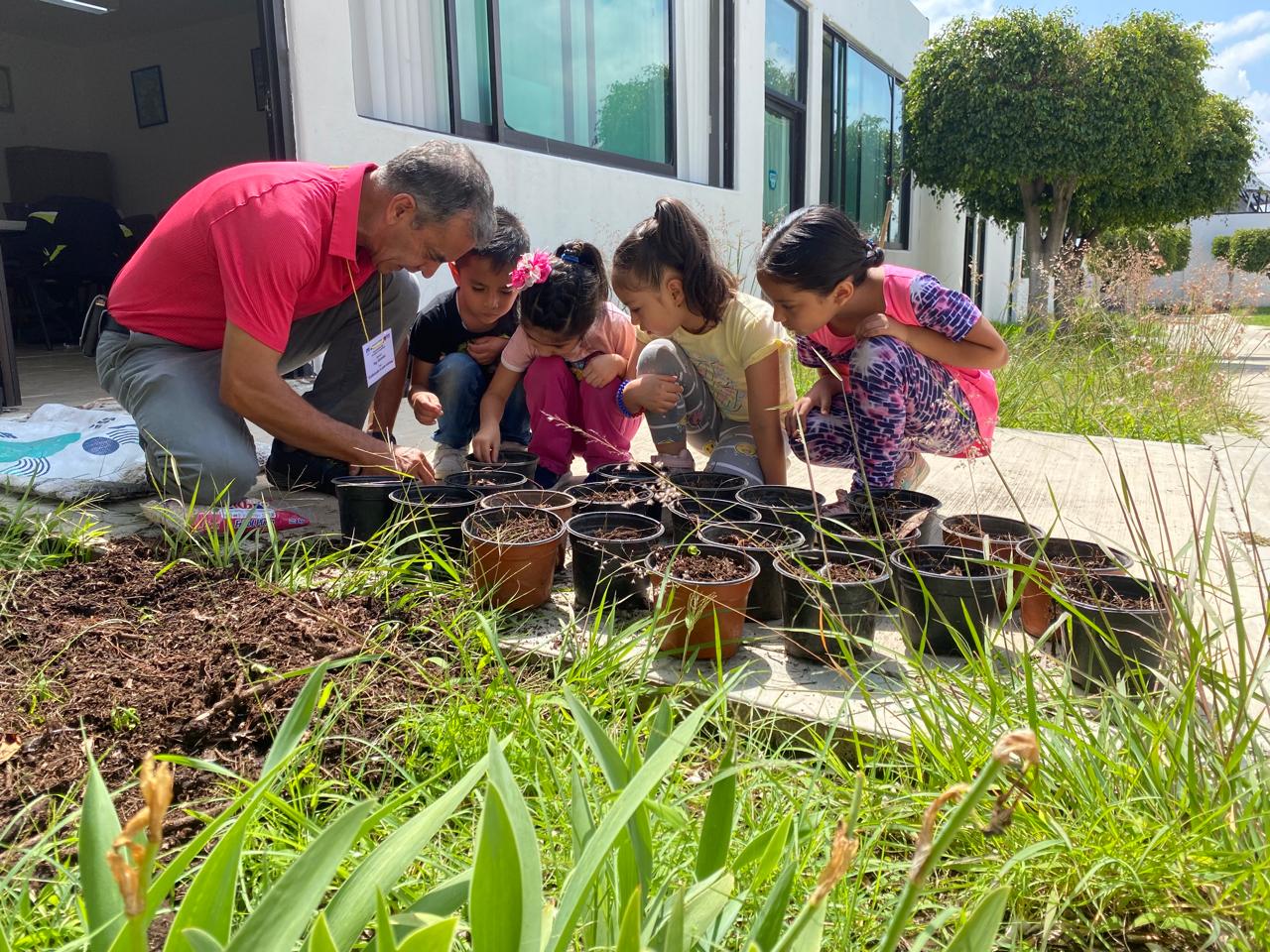 SEMBRANDO AMOR Y COLOR