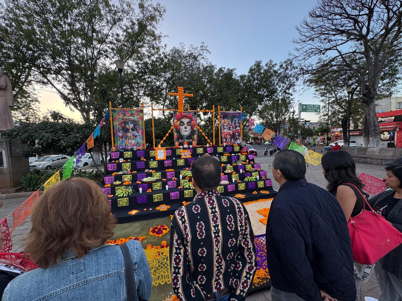 PUERTA AL RECUERDO: ARTE Y TRADICIÓN EN NOCHE DE MUERTOS