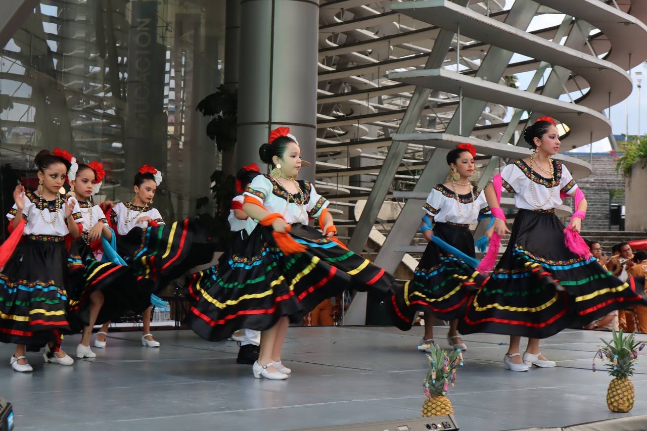 FIESTA MEXICANA - COLEGIO DE MORELIA