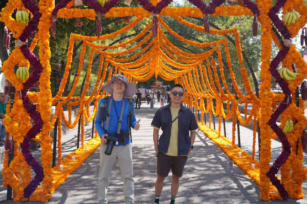 ALTARES Y TAPETES DE DÍA DE MUERTOS